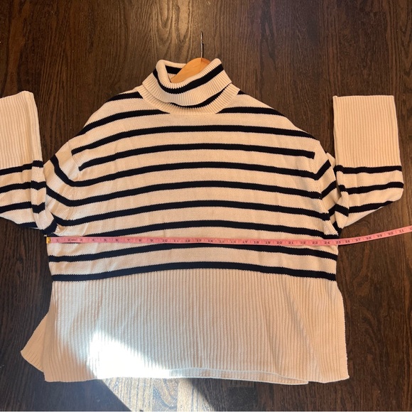 NWOT GAP Black and Cream Oversized Turtleneck Knit Sweater - Picture 8 of 12
